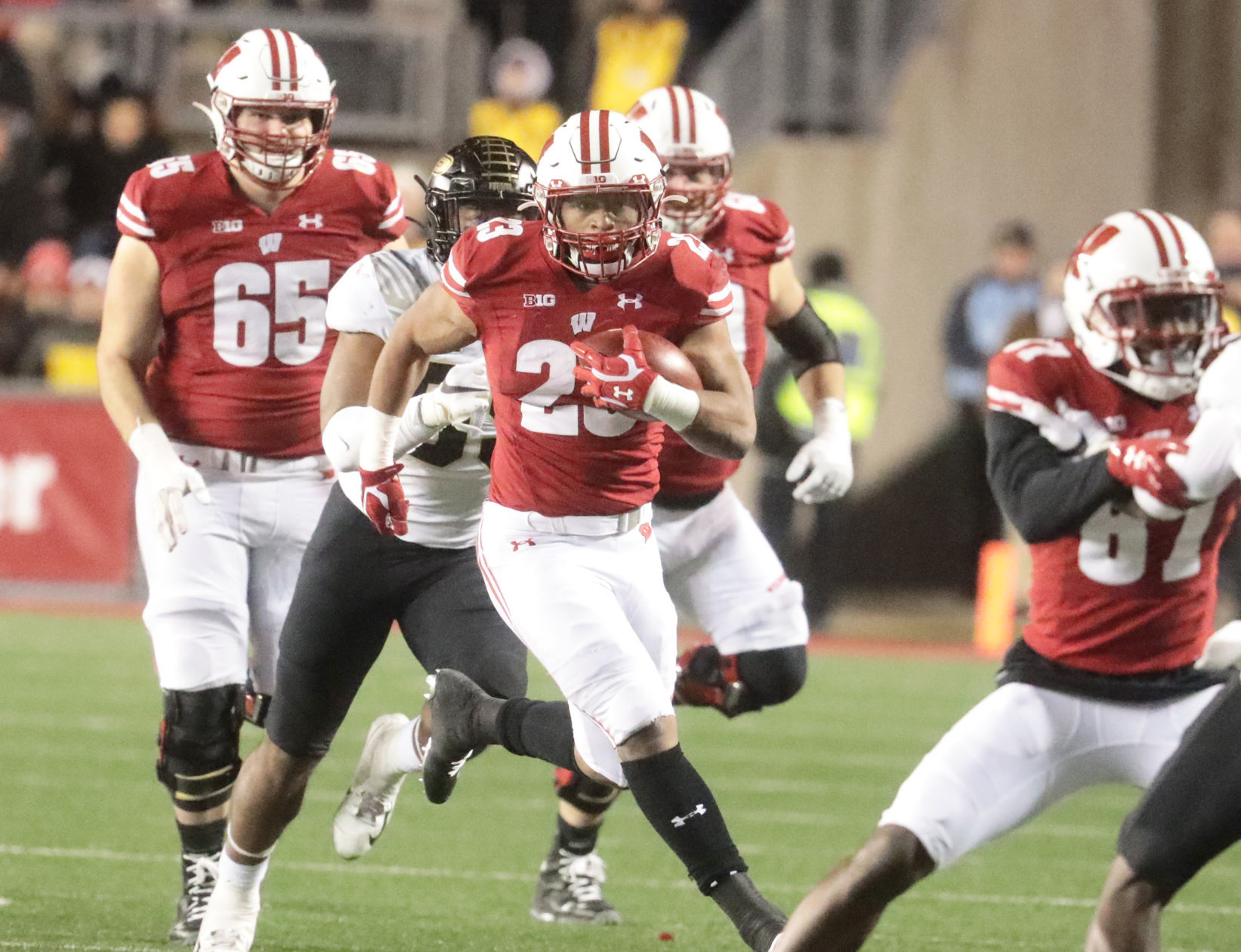Badgers 45, Boilermakers 24